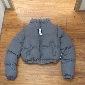 Gray Cropped Zip up Puffer Coat Jacket medium